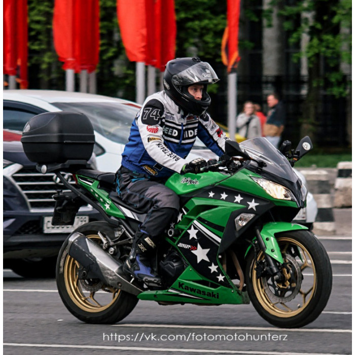 Крепеж центральнго кофра GIVI 4108FZ Kawasaki Ninja 300 (13-18)