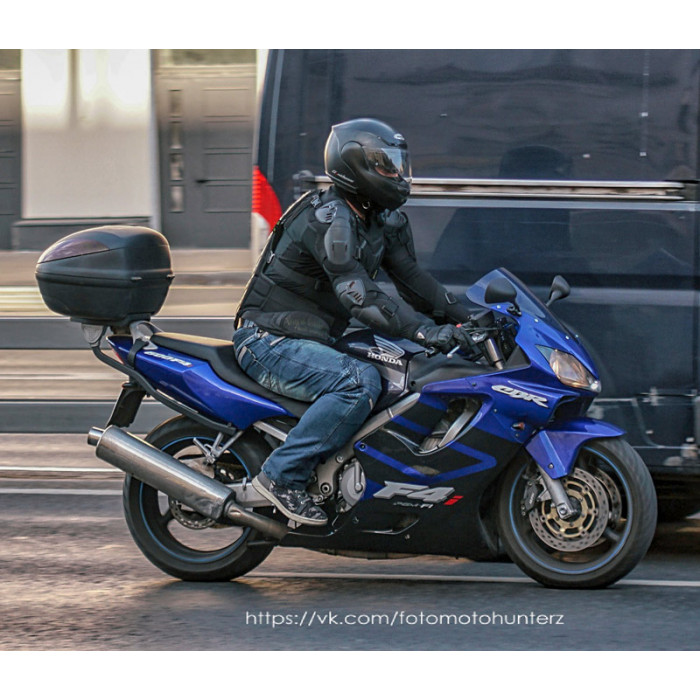Крепеж центрального кофра GIVI 252F Honda CBR600F (99-09)