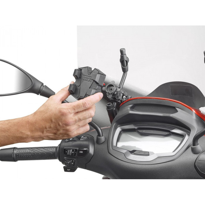 Кронтшейн GIVI S921 для установки навигатора/смартфона