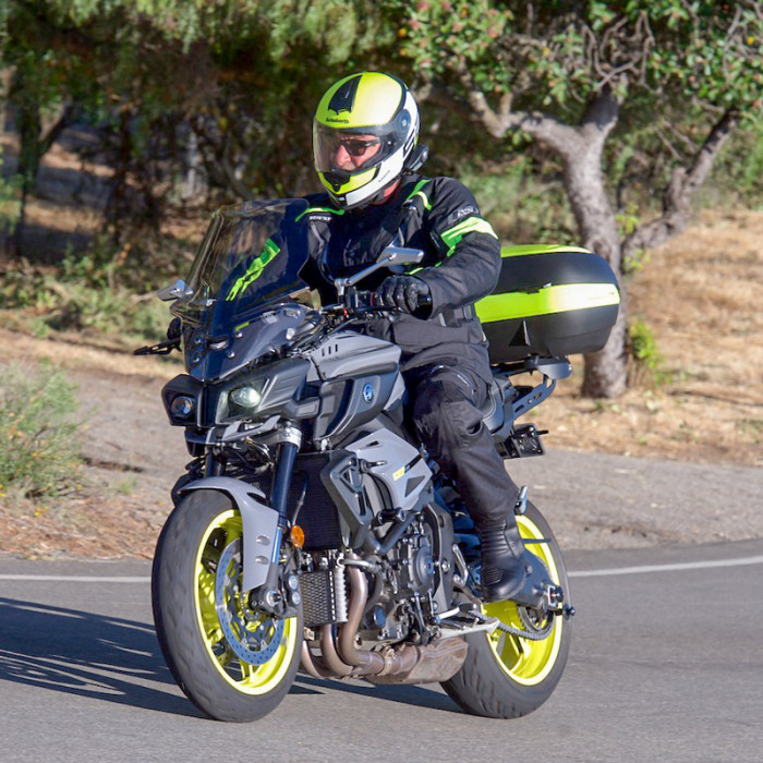 Стекло ветровое GIVI D2129S Yamaha MT-10 (16-18)
