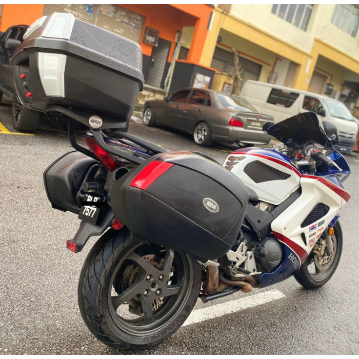 Крепеж центрального кофра GIVI 166FZ Honda VFR800 VTEC (02-11)