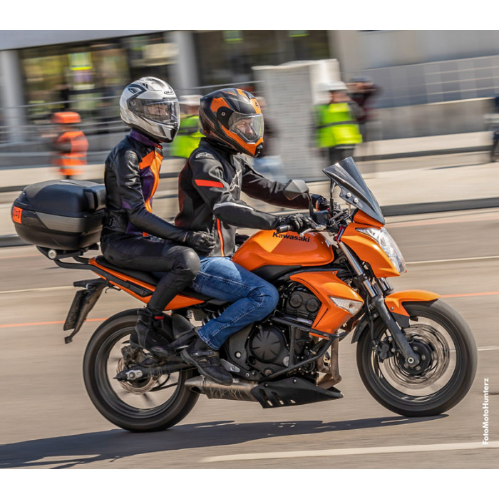 Крепеж центрального кофра GIVI 449FZ Kawasaki ER-6N/ER 6F (09-11)