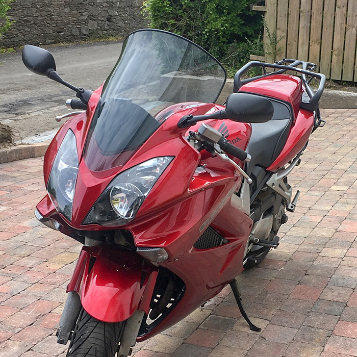Стекло ветровое GIVI D217S Honda VFR800 VTEC (02-11)