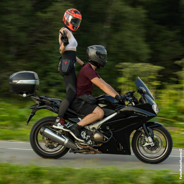 Крепеж центрального кофра GIVI 1132FZ Honda VFR800F (14-20)